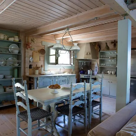 Amazing Two-storey Wooden Νικήτη